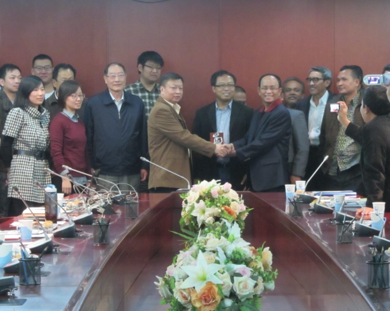 北京中水科領(lǐng)導及其員工與印尼代表團合影